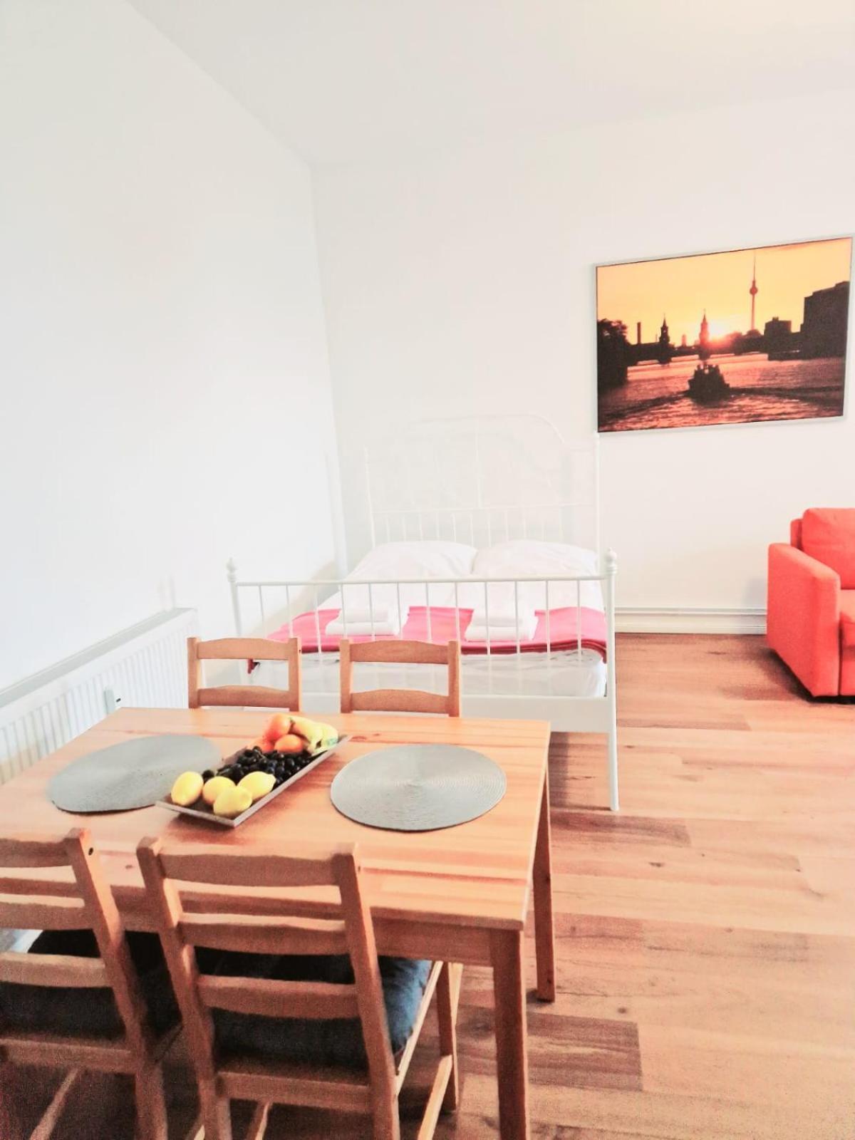City Studio Apartment For 4, Near Sonnenallee Берлин Экстерьер фото