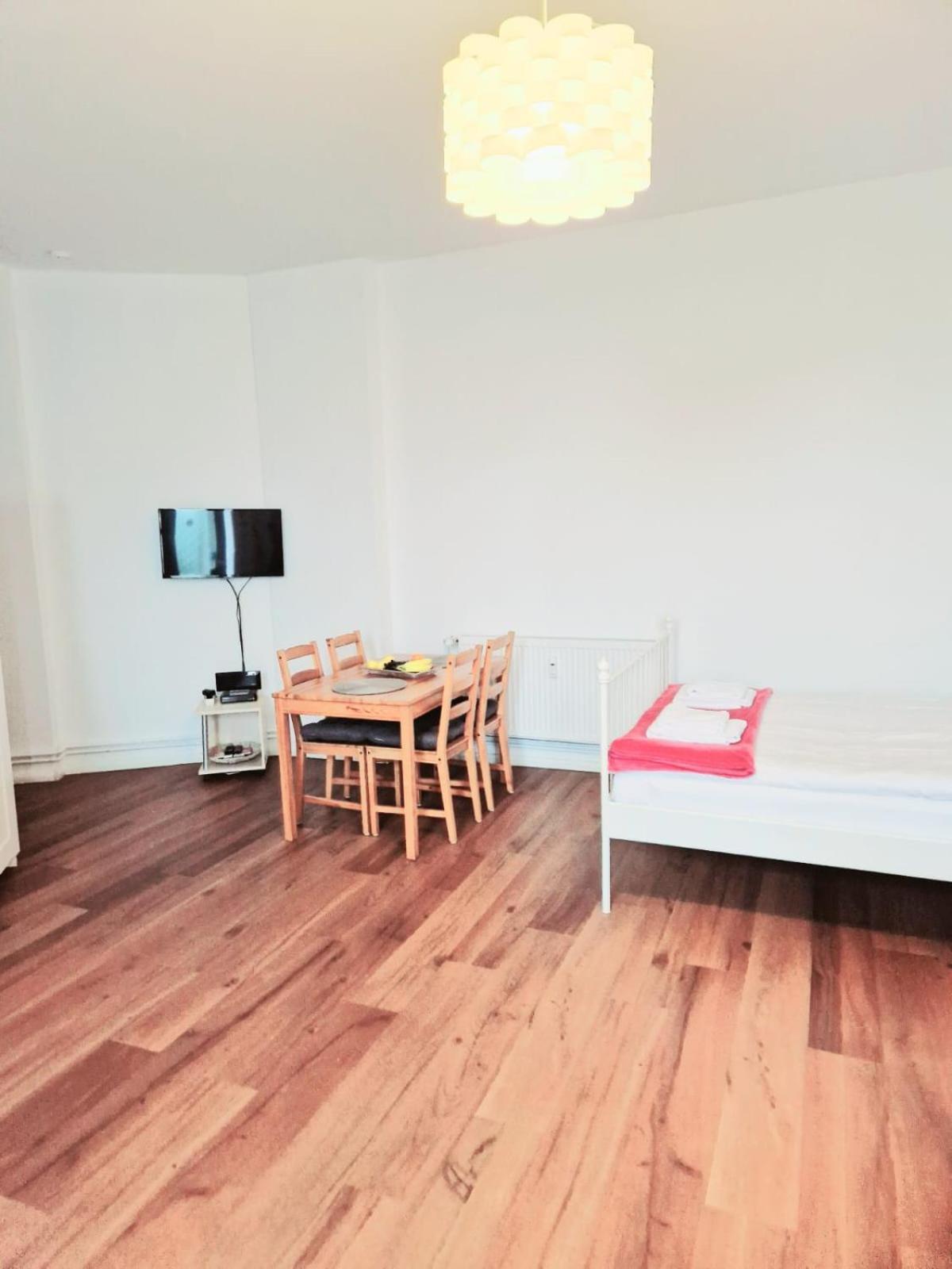 City Studio Apartment For 4, Near Sonnenallee Берлин Экстерьер фото